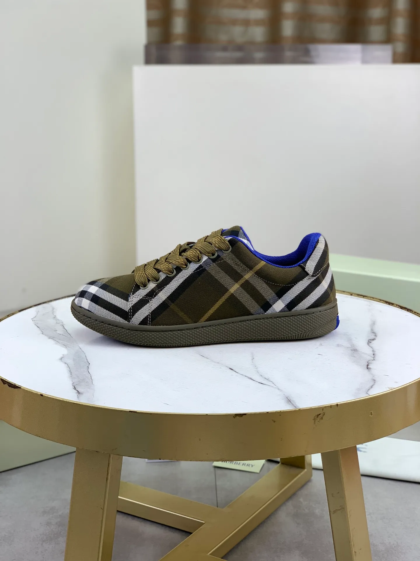 Factory price P580 [BURBERRY] Burberry - High-end quality original order - Upper: imported 🔝 original material - Lining: cowhide lining, feet; water-dyed cowhide - Outsole: ultra-light TPR rubber; two-color molded outsole - Super high quality control · Fine workmanship: highlighted (high-end, extravagance, grade) -Size: 38-46 (Male 38 46 can be customized) · Color: 4️⃣ colors available